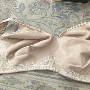 FINAL MARKDOWN Playtex soft cup bra 42c